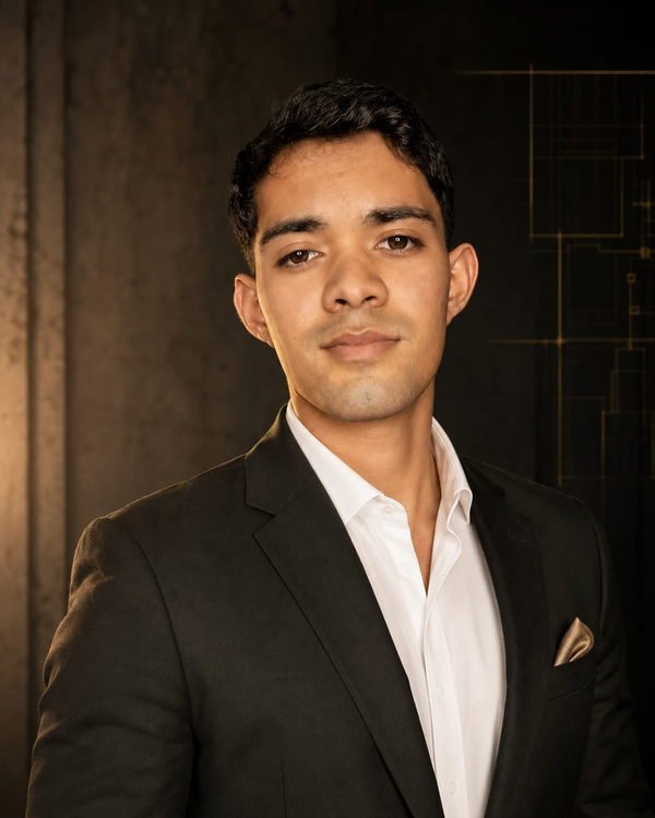 Retrato corporativo de Godoy Tamayo, responsable de Comercial y marketing en Copena Construcciones.